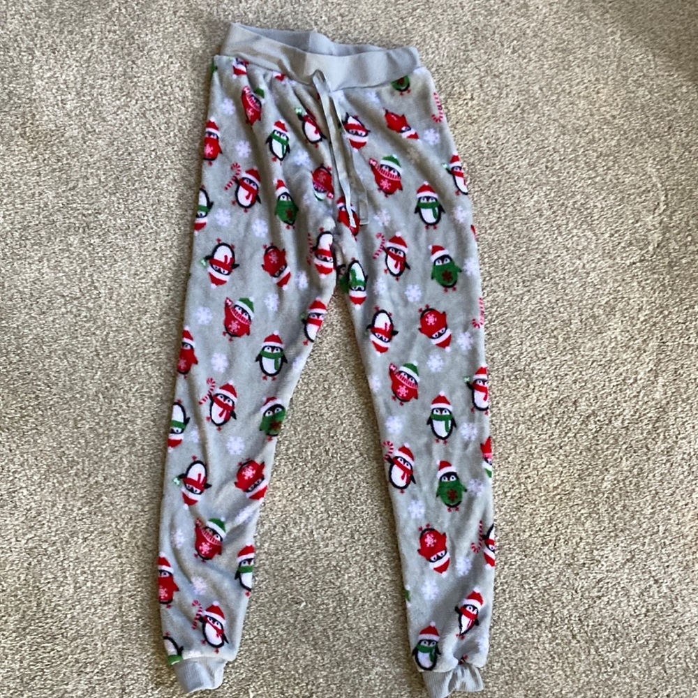 Fuzzy soft holiday pj bottoms‎ small penguins!